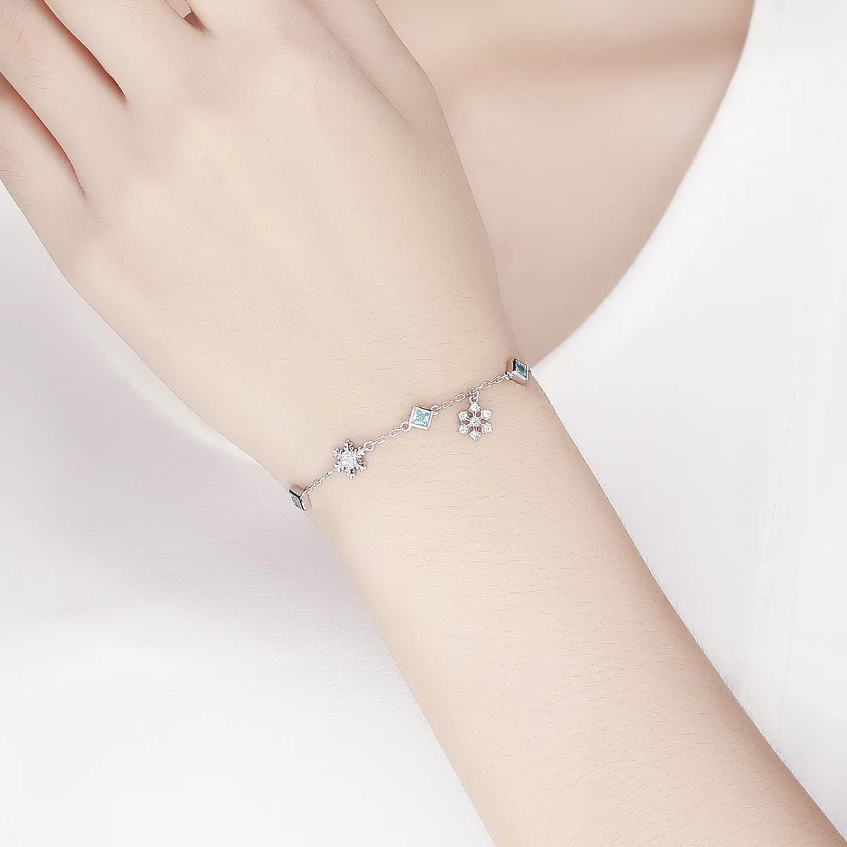 Pandora Style Silver Dancing Snowflake bracelet - BSB001