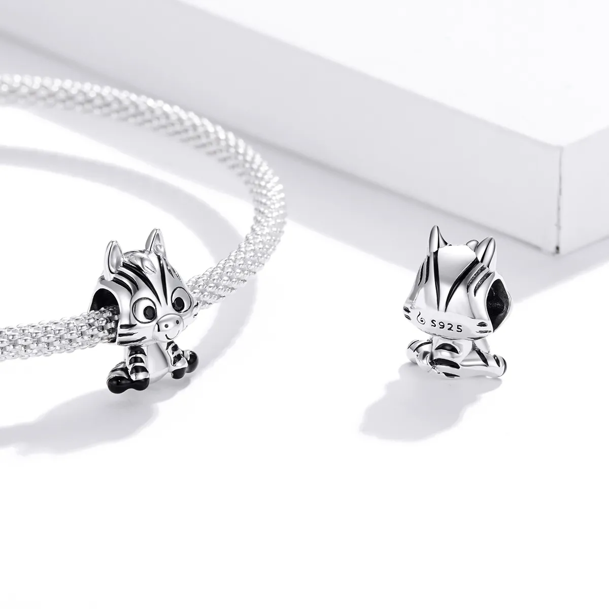 Pandora zebra store charm