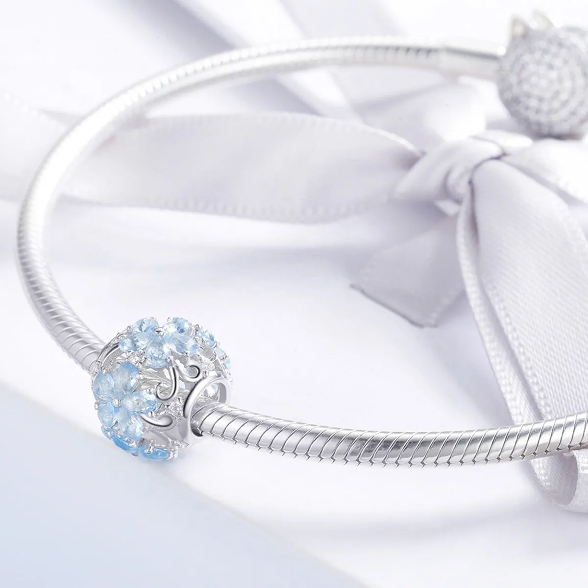 Pandora Style Silver Elegant Snowflakes Charm - SCC941