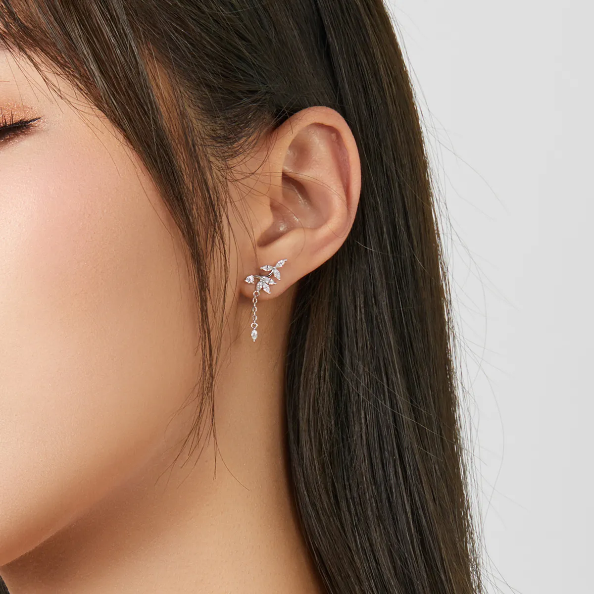 Pandora Style Silver Shiny Flower Dangle Earrings - BSE350