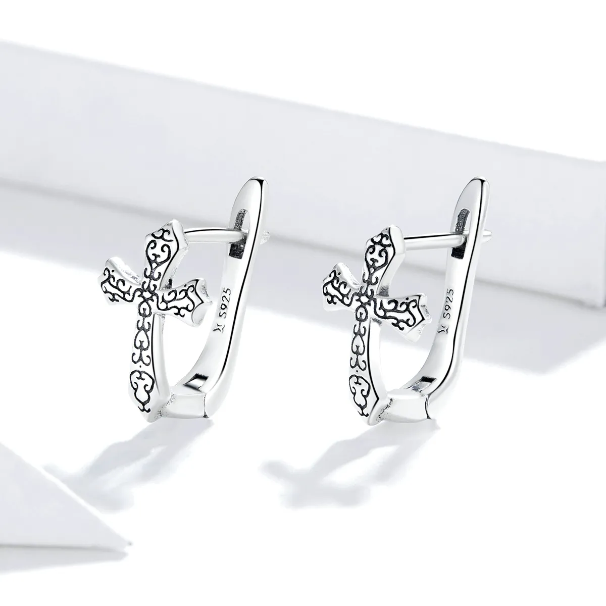 Pandora Style Silver Vine Cross Stud Earrings - SCE943