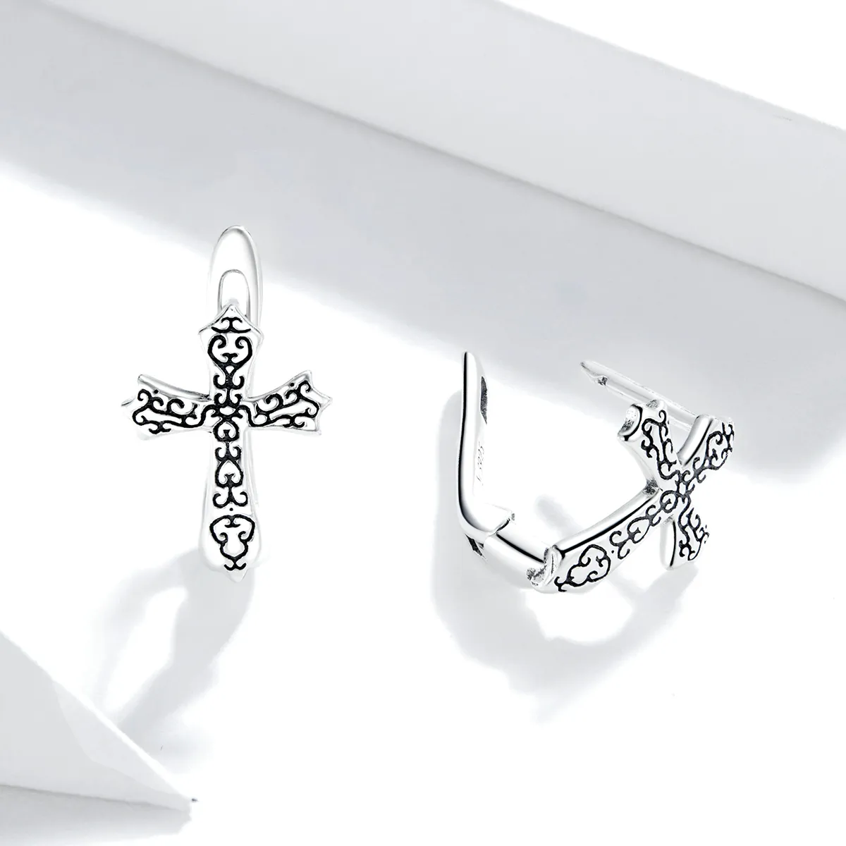 Pandora Style Silver Vine Cross Stud Earrings - SCE943