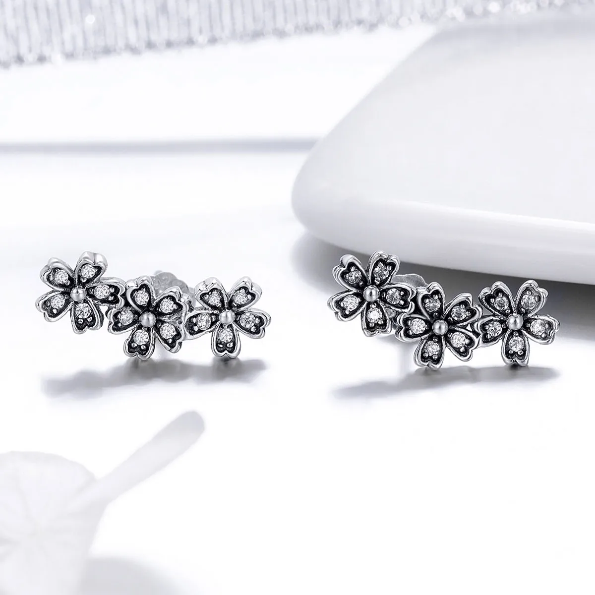 Pandora Style Silver Contracted Daisy Stud Earrings - SCE419