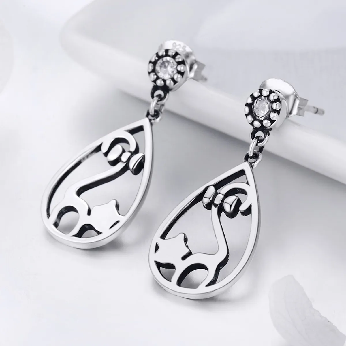 Pandora Style Silver Miss Kitty Hanging Earrings - SCE365